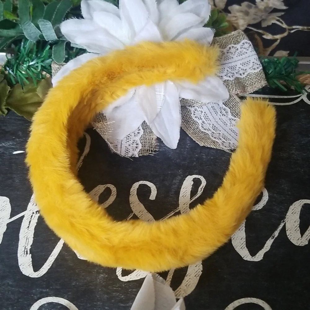 Women's/girls small fur yellow headband new never worn.